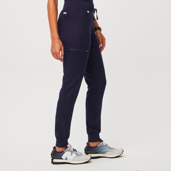 Navy Zamora scrub bottoms, Medium Petite - Picture 3 of 8